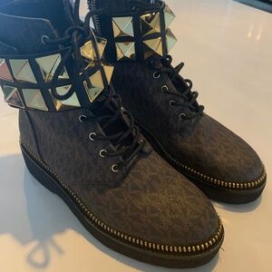 Michael Kors bottes Rory à motif monogrammé, en cuir - excellente condition
